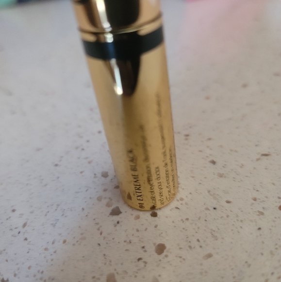 Estee Lauder Mascara,extremely black. - Picture 5 of 9